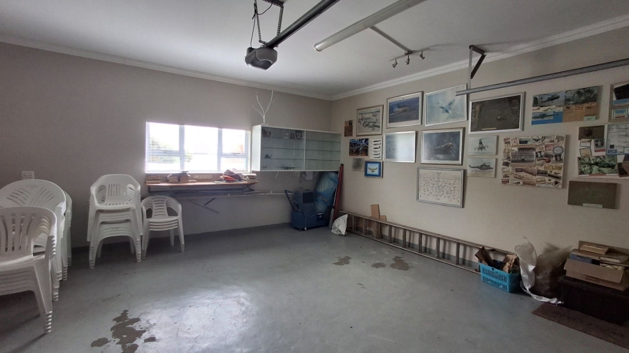 3 Bedroom Property for Sale in Boggomsbaai Western Cape